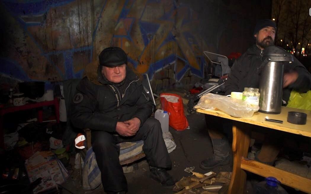 Уличные бездомные. Иллюстративное фото.
