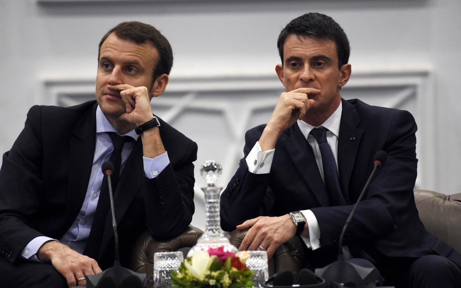 Macron (vasakul) ja peaminister Valls eelmise aasta aprillis, kui nad veel koos valitsuses olid.