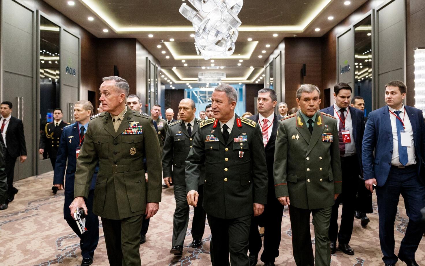 Vasakult: kindralid Dunford, Akar ja Gerassimov 7. märtsil Antalyas.