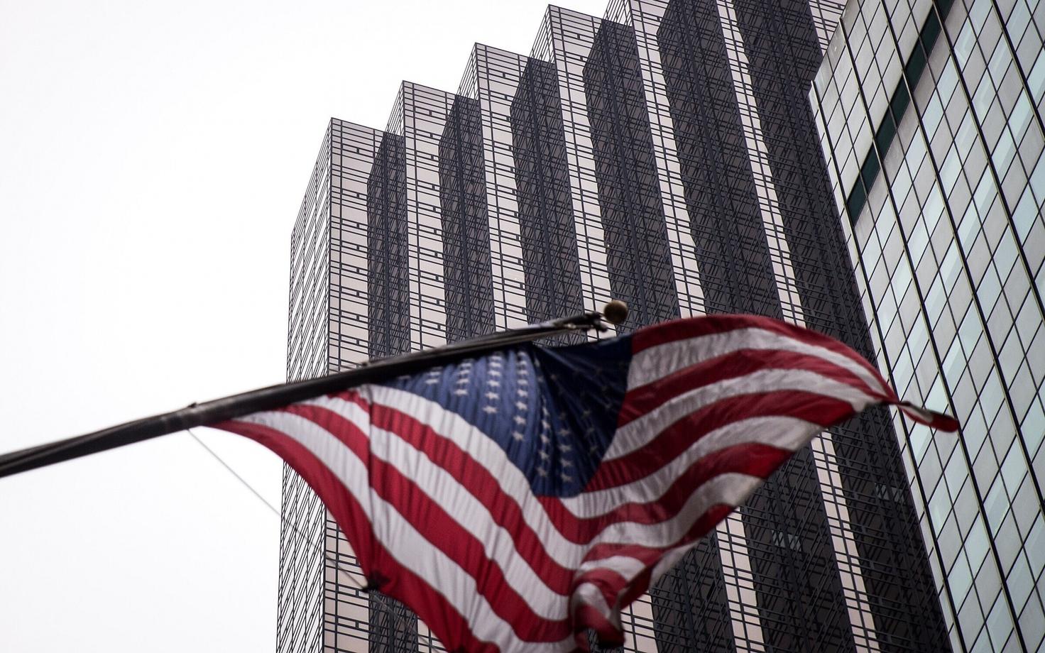Ameerika Ühendriikide lipp Trump Toweri juures.