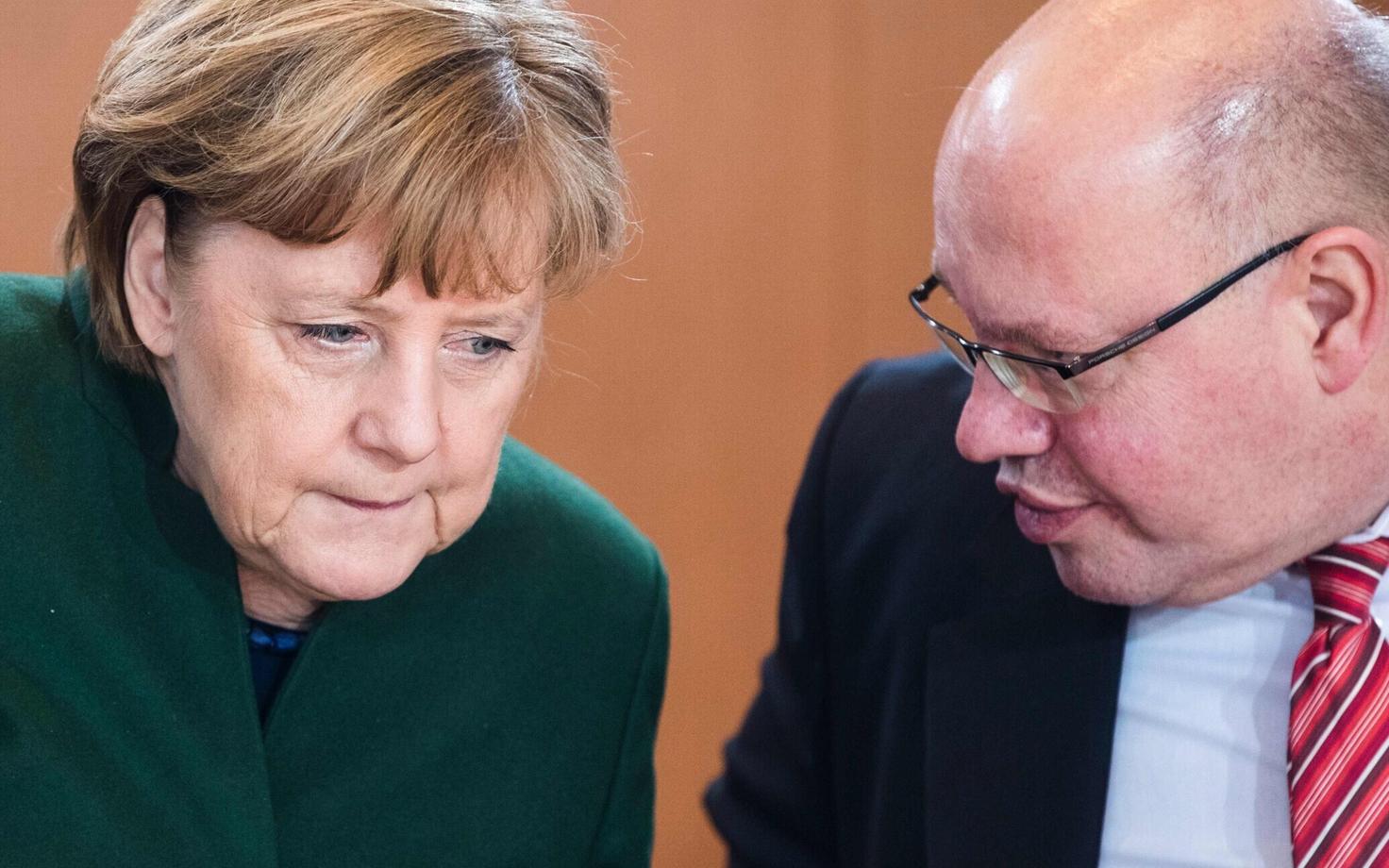 Angela Merkel ja Peter Altmaier veebruaris Berliinis valitsuse istungil.