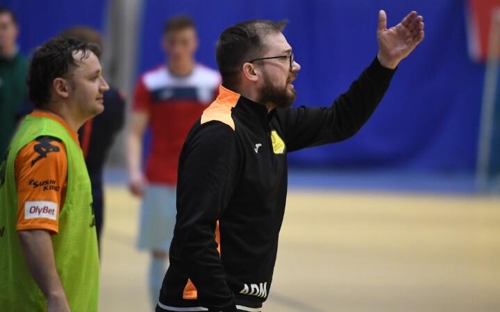 Александр Дмитриев (справа) признал, что выиграть чемпионский титул было тяжело.