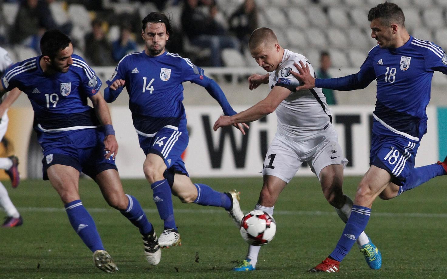 Henrik Ojamaa Kostas Laifise, Vincent Labani ja Kostakis Artymatase piiramisrõngas.