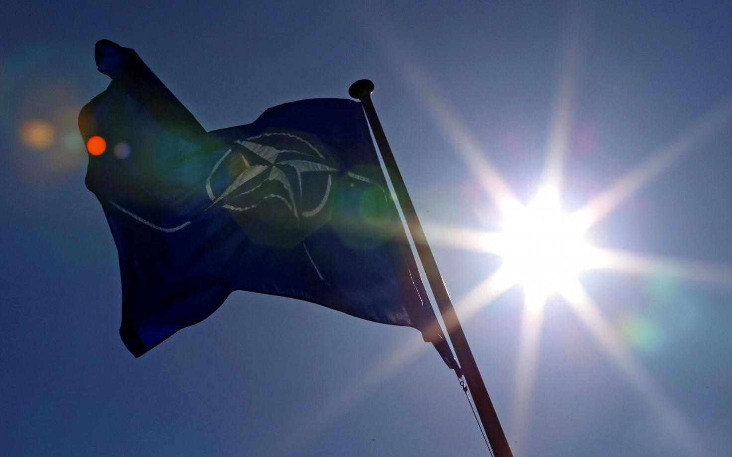 Флаг НАТО.