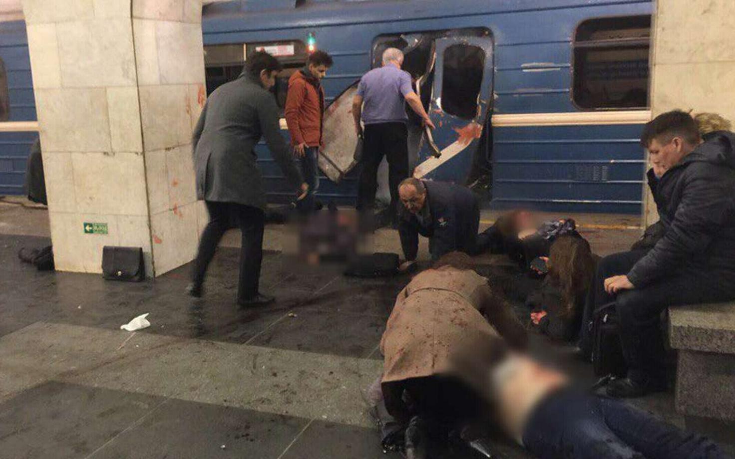 В Петербурге произошел взрыв в метро около станции