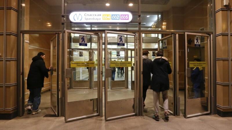 Метро Петербурга начало работу в полном объеме.