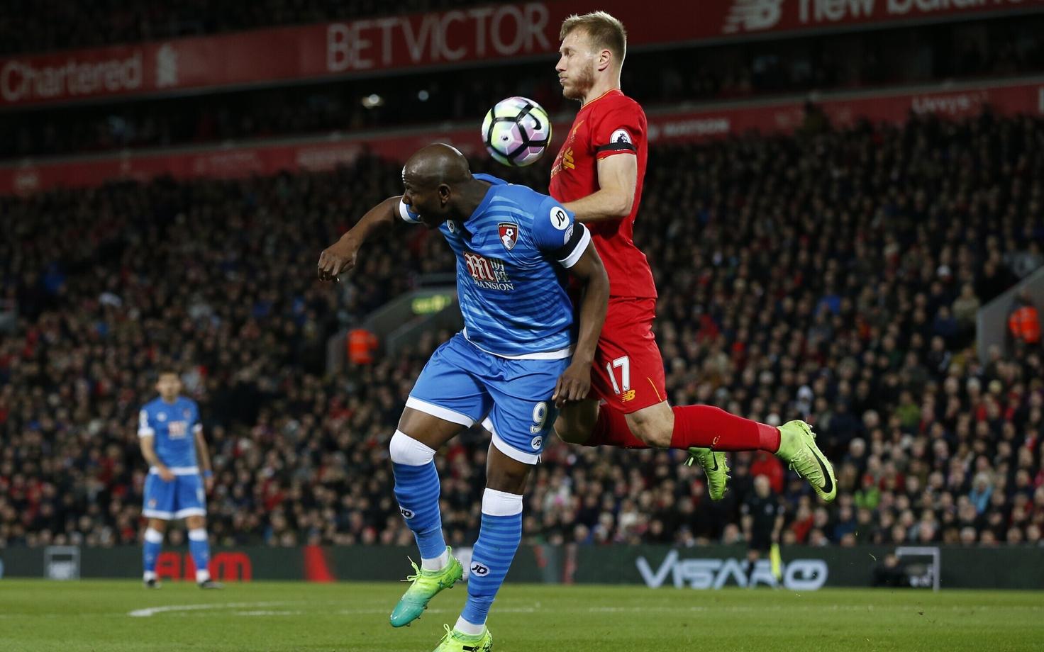 Ragnar Klavan võitluses Benik Afobega.
