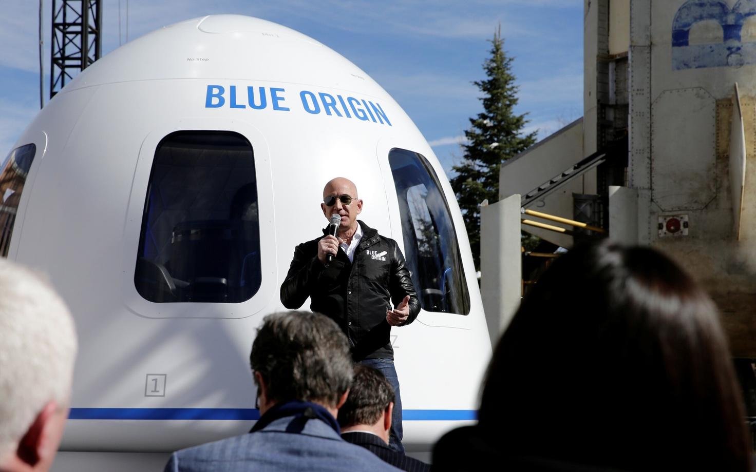 Jezz Bezos tutvustab Blue Origini.