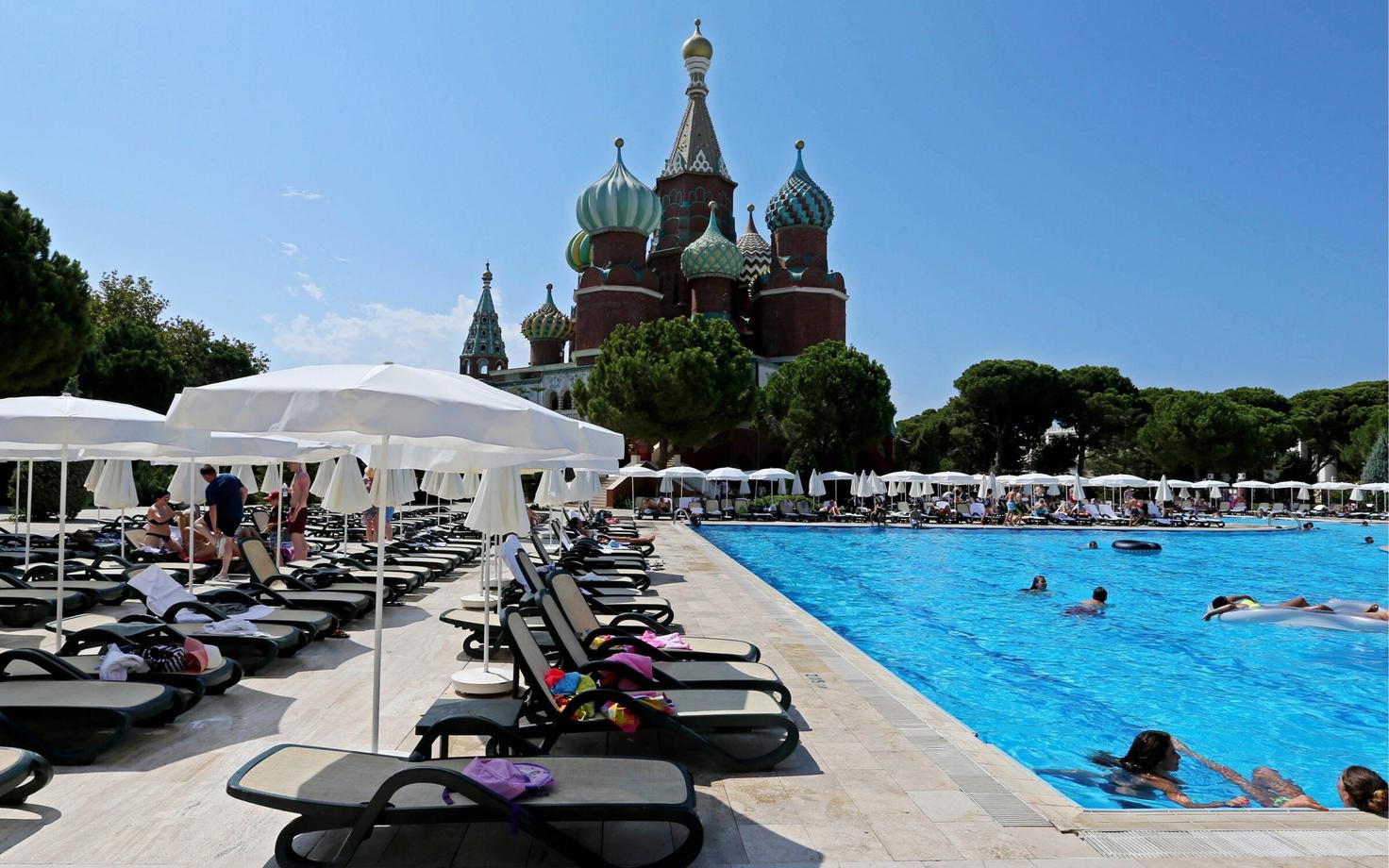 Kremlin Palace Hotel в турецкой Анталии.