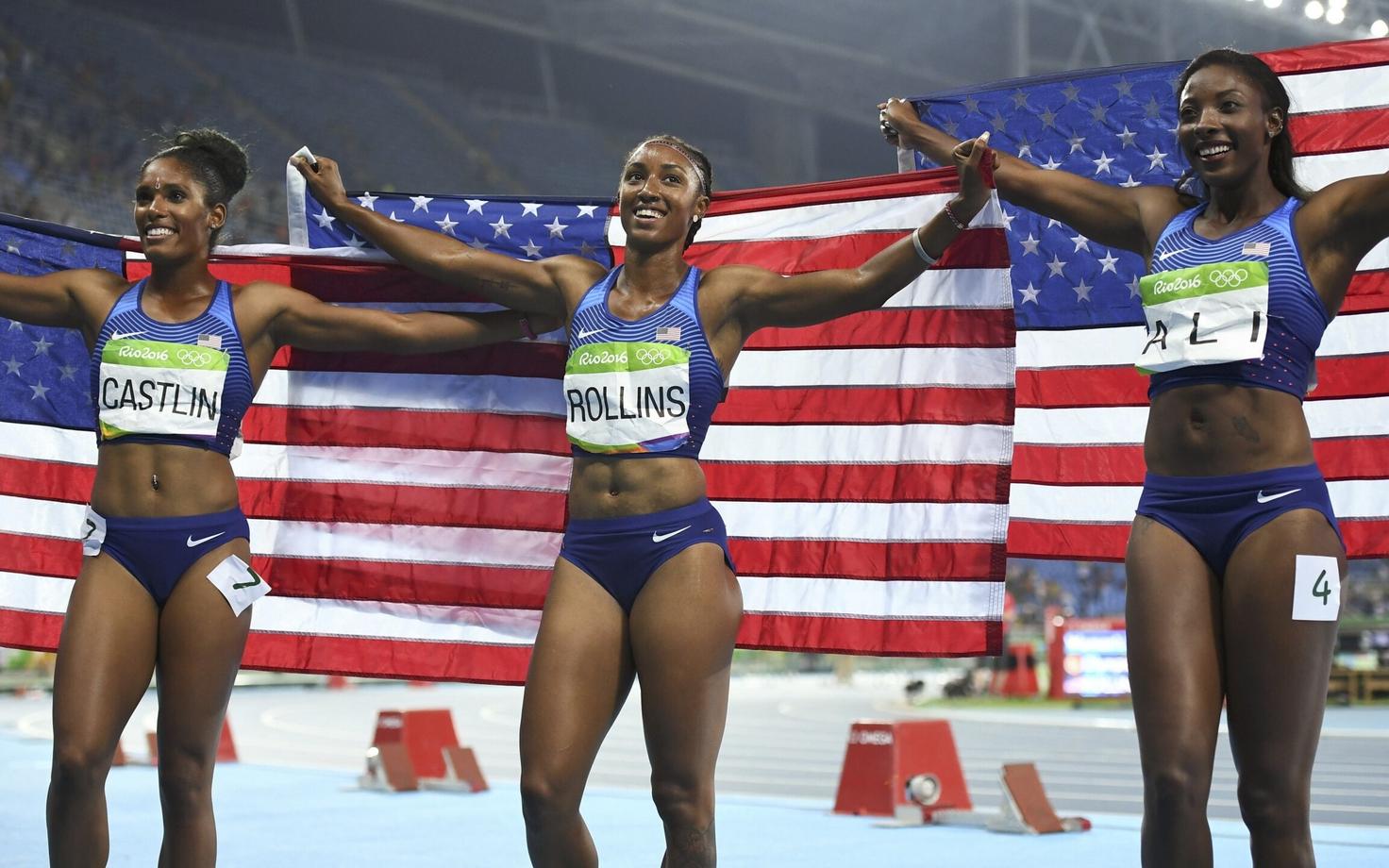 Brianna Rollins (keskel)