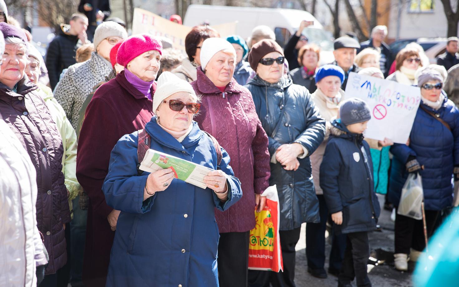 Протест против открытия пункта обмена шприцев на улице Ситси.