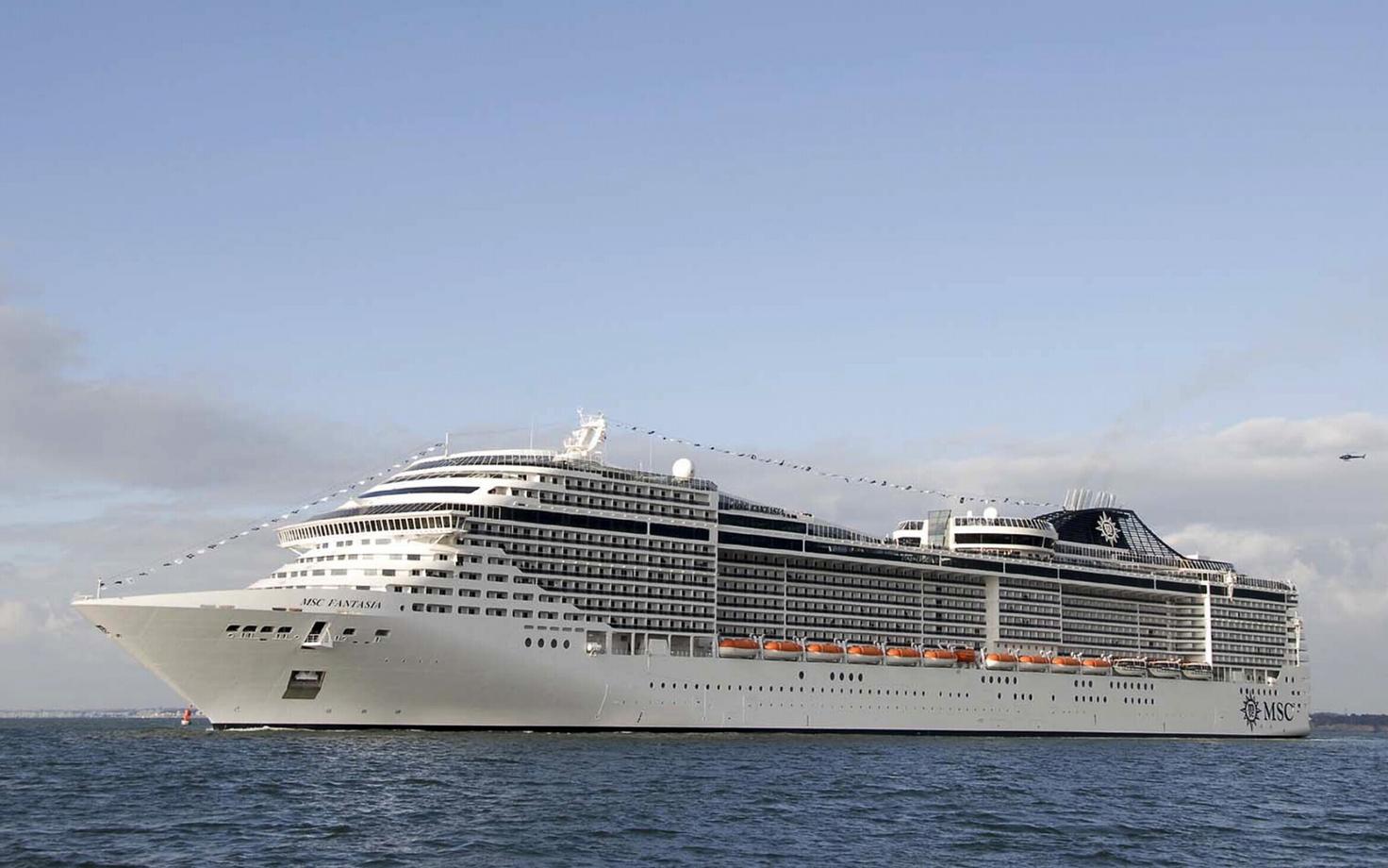 Круизное судно MSC Fantasia в Таллиннском порту.