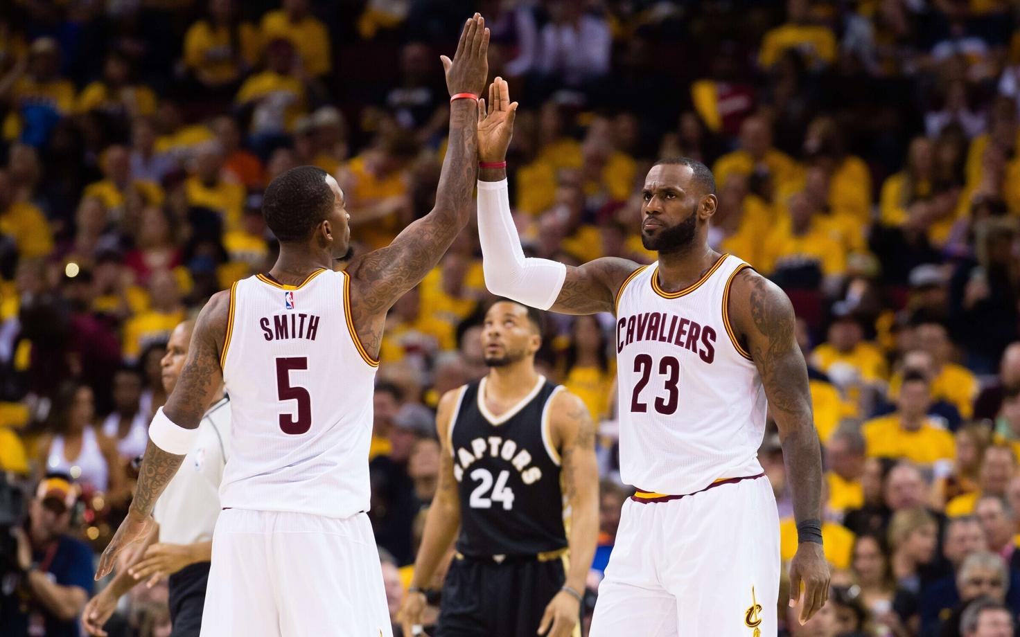 J.R. Smith (vasakul) ja LeBron James