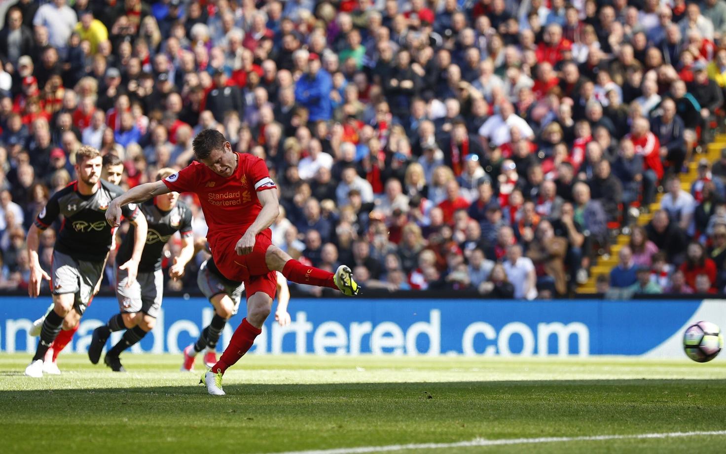 James Milner penaltit löömas.