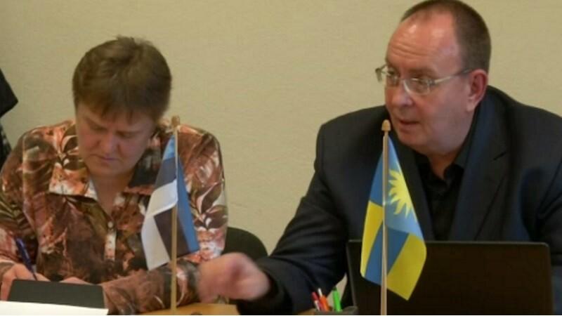 Калле Кекки (справа) грозит отставка.