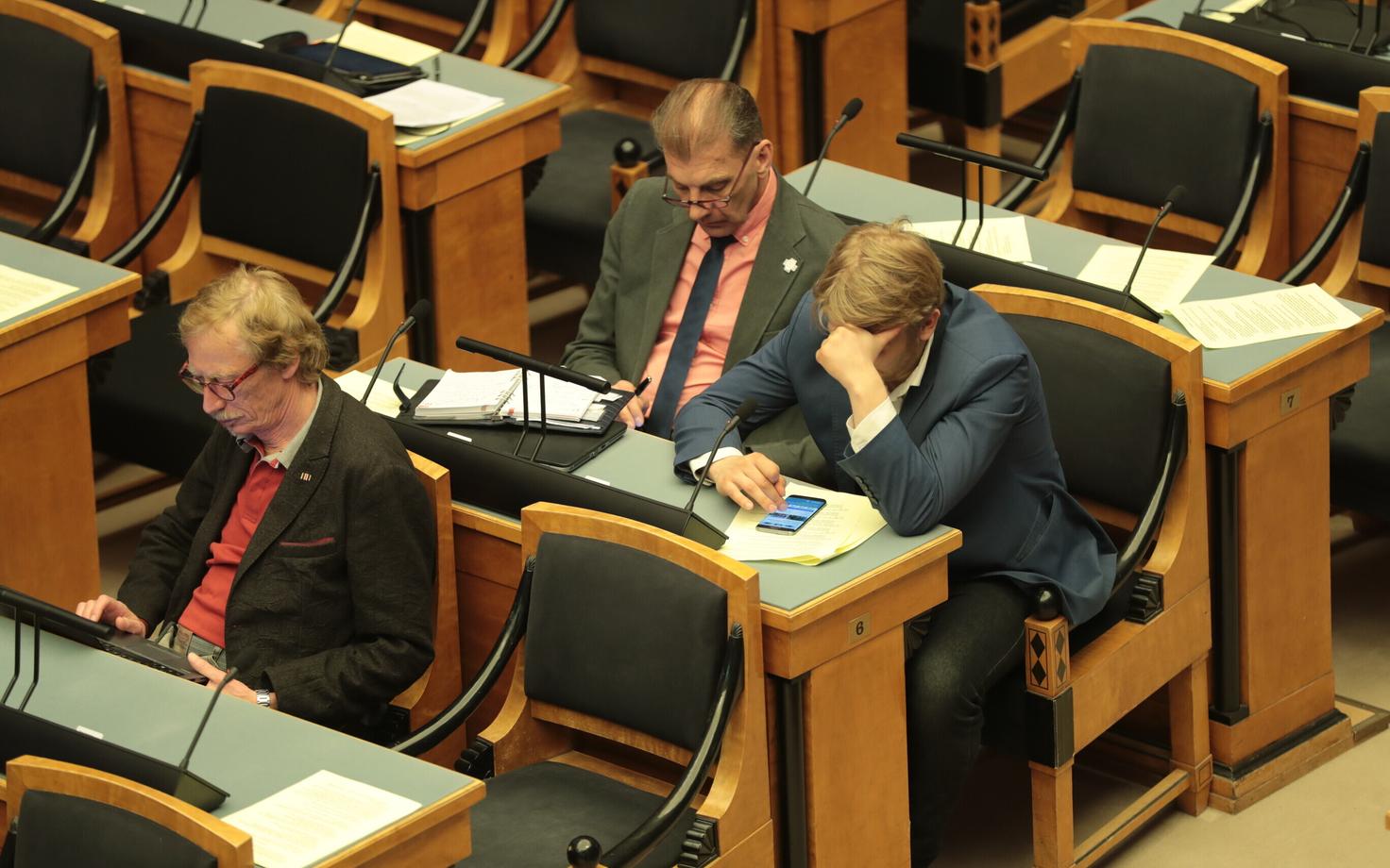 Riigikogu maratonistung, kus valmis enamus 1. juulil jõustuvatest seadustest.