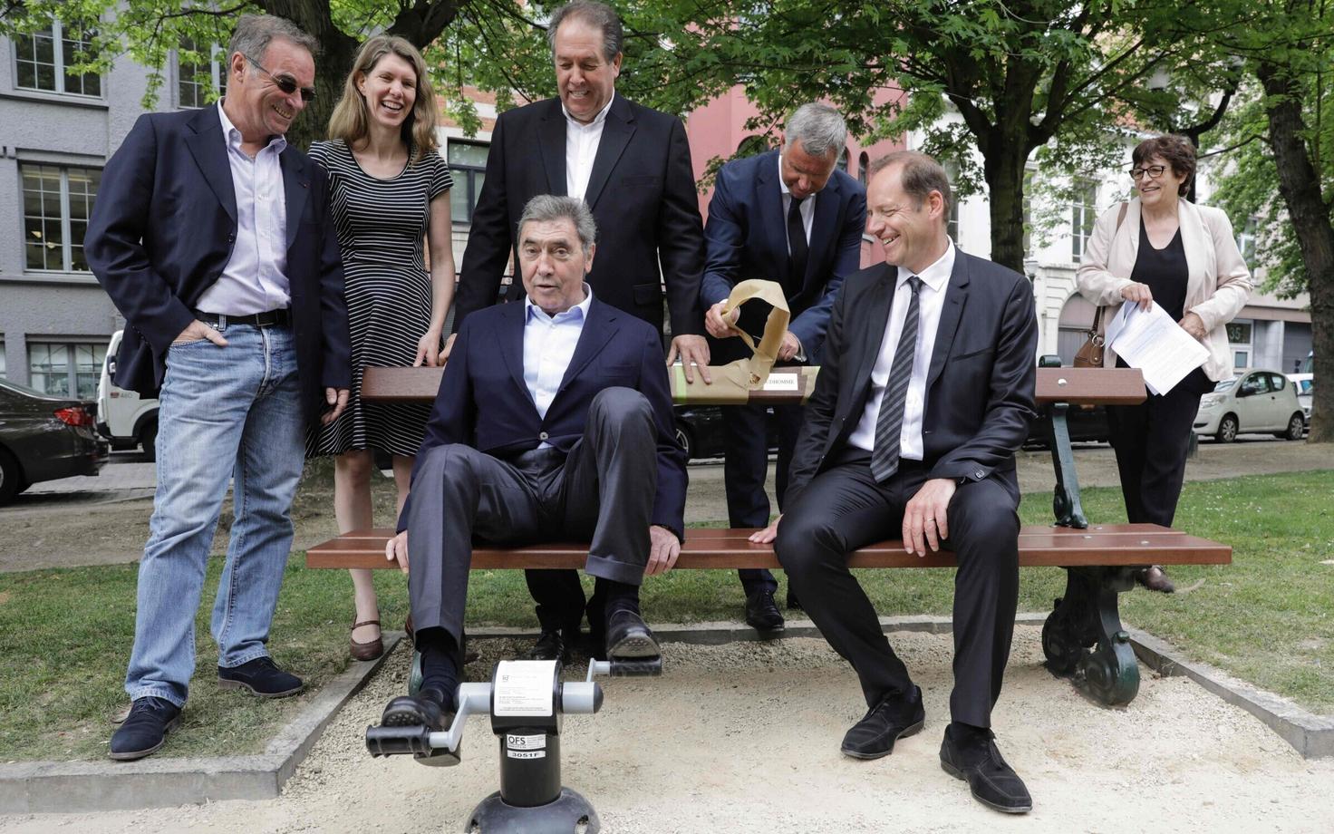 Eddy Merckx (pingil vasakul) ja Tour de France'i direktor Christian Prudhomme (Merckxi kõrval)
