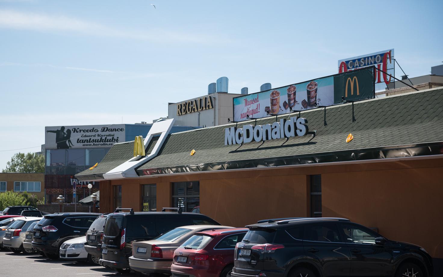 Lasnamäe McDonald's on hädas külastajaid ja töötajaid hirmutava noortekambaga.