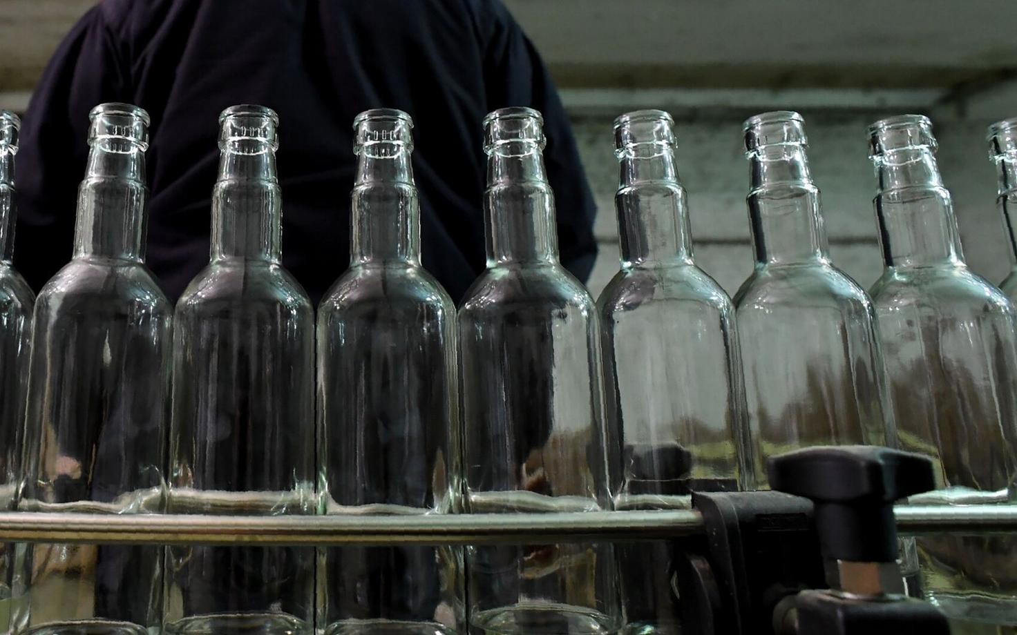 Покупая и употребляя алкогольные напитки неизвестного происхождения, никогда нельзя быть уверенным в их качестве.