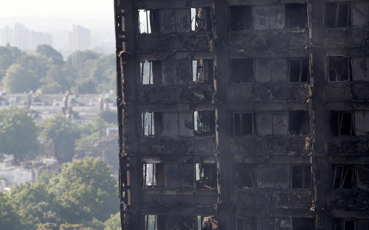 Londoni kortermaja Grenfell Tower 15. juuni hommikul.