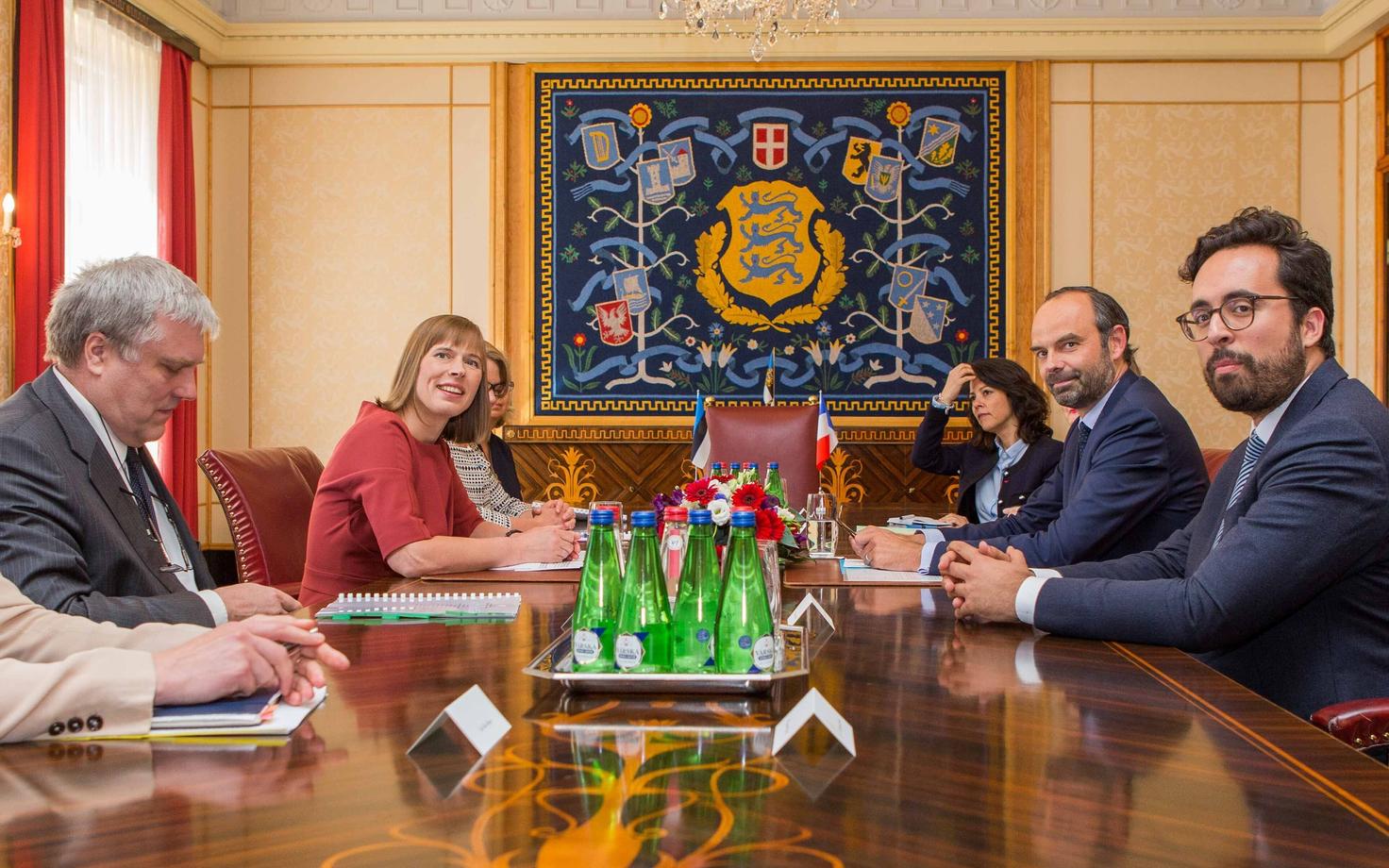 Kersti Kaljulaid ja Edouard Philippe Kadriorus toimunud kohtumisel.