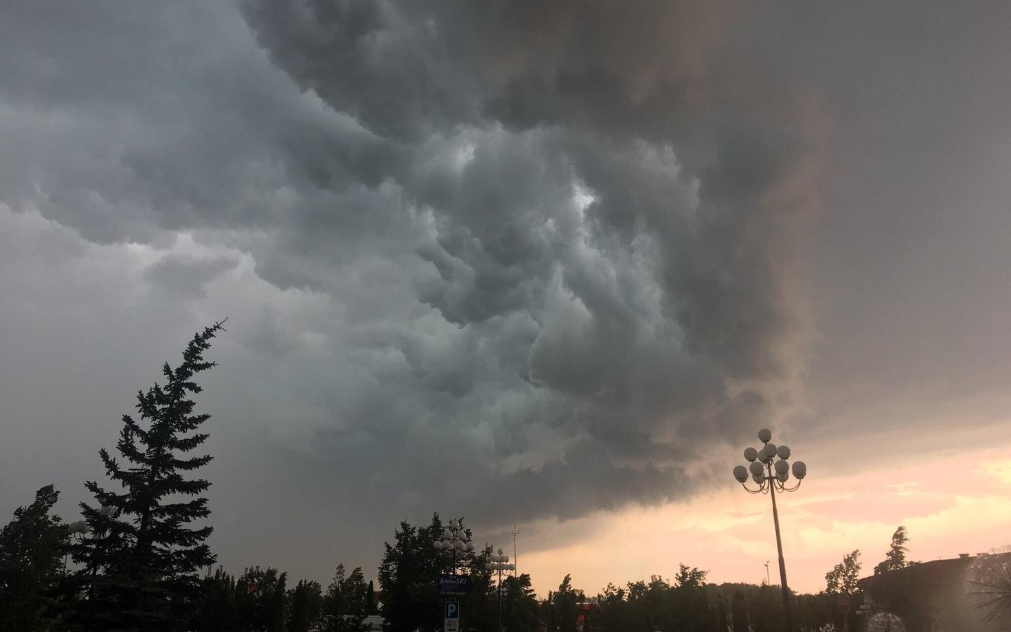 Äiksepilv Mikolajki kohal