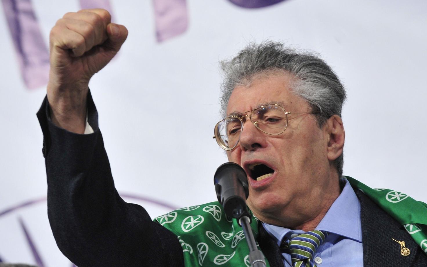 Umberto Bossi 2010. aastal kõnet pidamas.