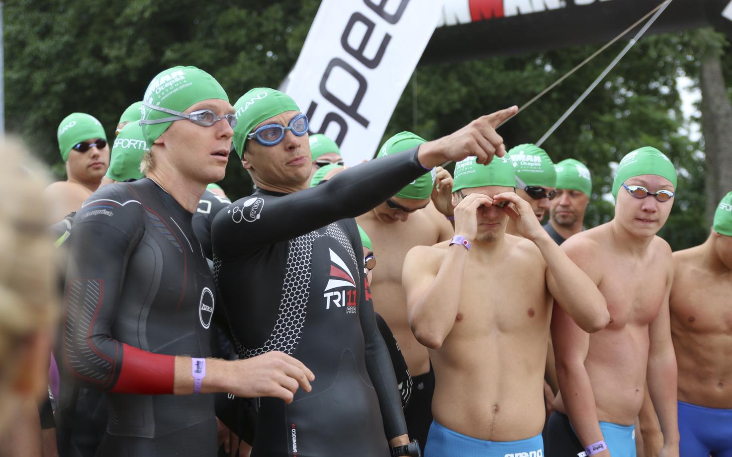 IRONMAN 70.3 Otepää võistkondade start 2016. aastal, esiplaanil Kirill Kotšegarov ja Marko Albert.