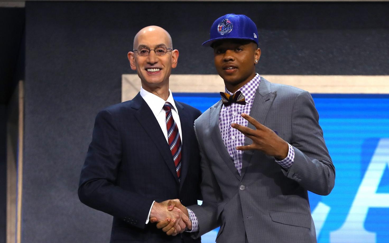 Adam Silver ja 2017. aasta drafti esimene valik Markelle Fultz.