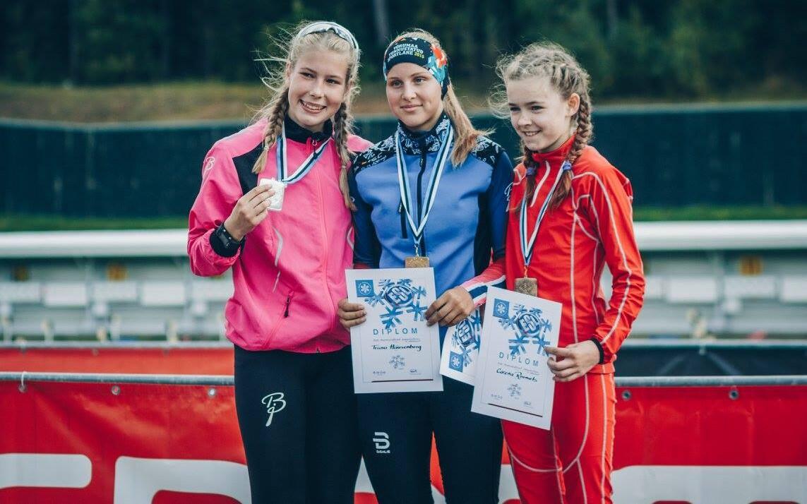 Annemarii Bendi, Triinu Hausenberg ja Carena Roomets
