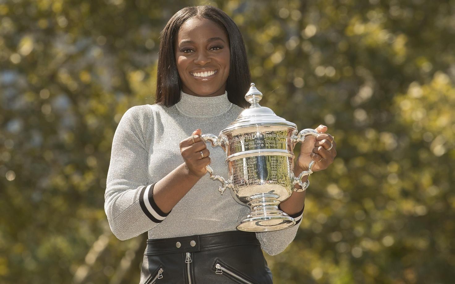 Sloane Stephens US Openi võidukarikaga.