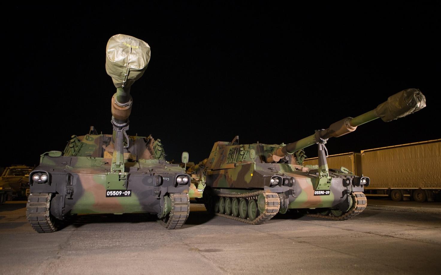 Liikurhaubitsad M109 Liepaja sadamas 1. oktoobril.