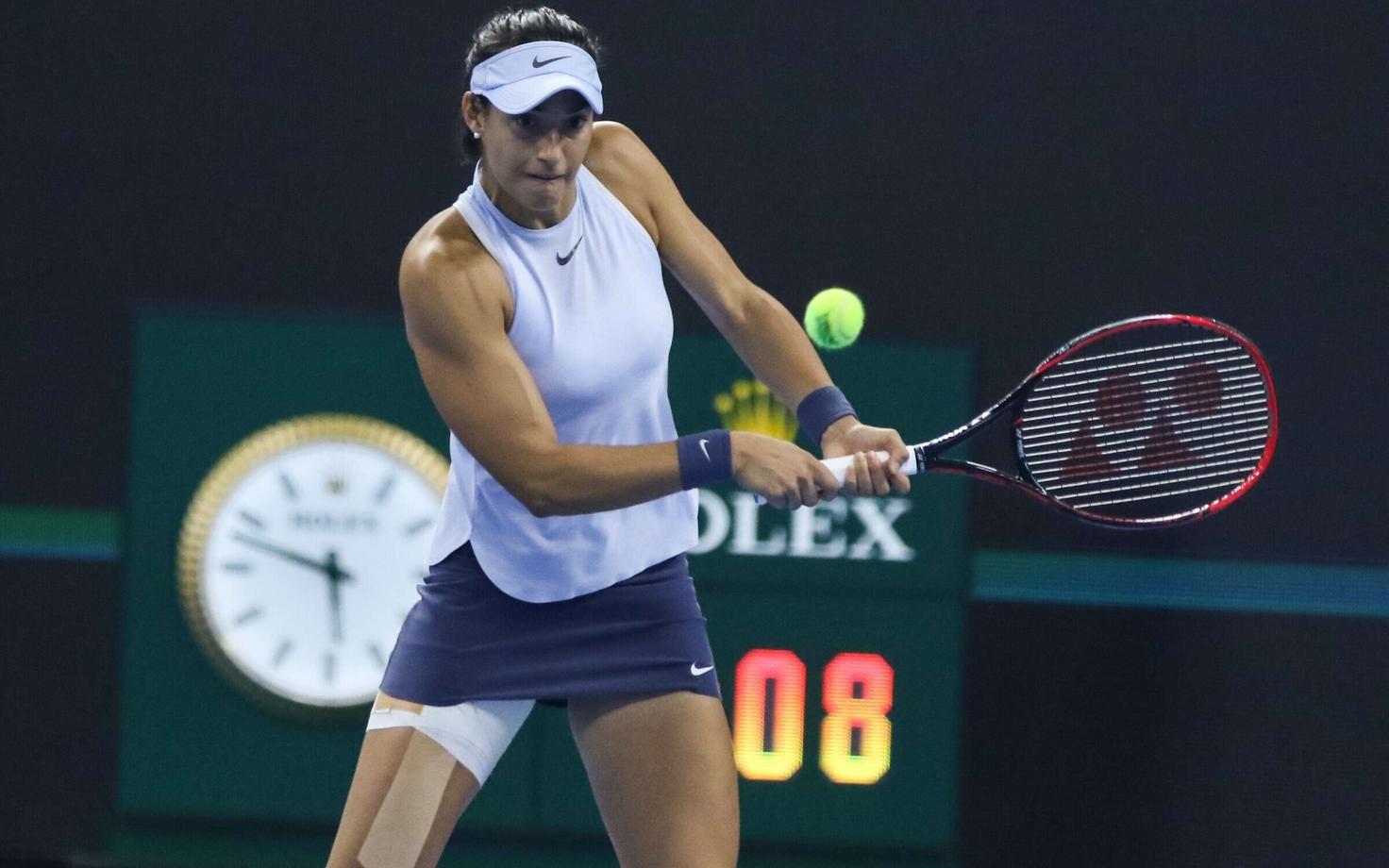 Caroline Garcia mängis Pekingis kõvasti kinniteibitud jalaga.