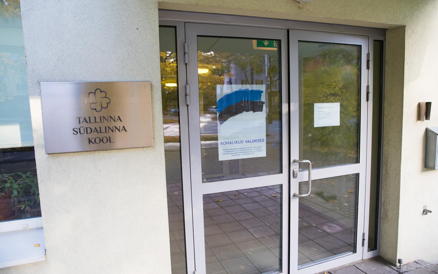 Esimesed valijad . Juhkentali ja Liivalaia gümnaasium.