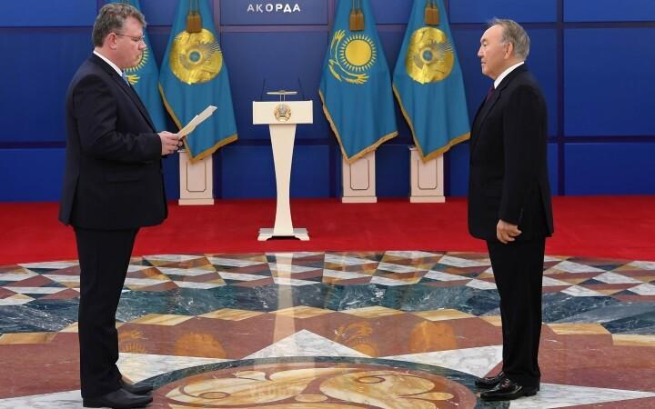Хейти Мяэмеэс вручил верительные грамоты Нурсултану Назарбаеву.