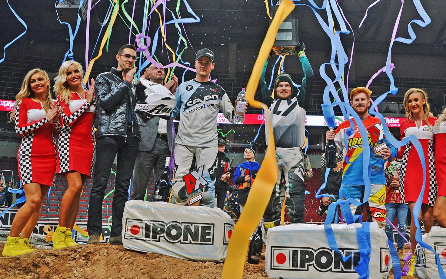 Riia Arenacross esikolmik (vasakult) Karel Kutsar, Tanel Leok ja Adam Chatfield
