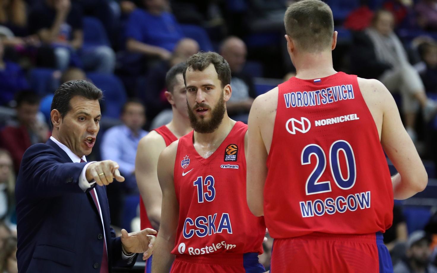 Sergio Rodriguez (keskel)
