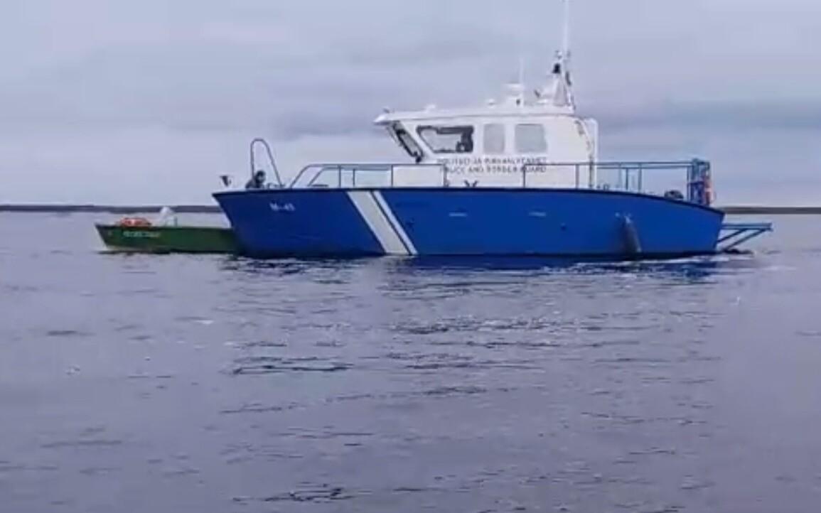 Пограничники на Нарвском водохранилище.