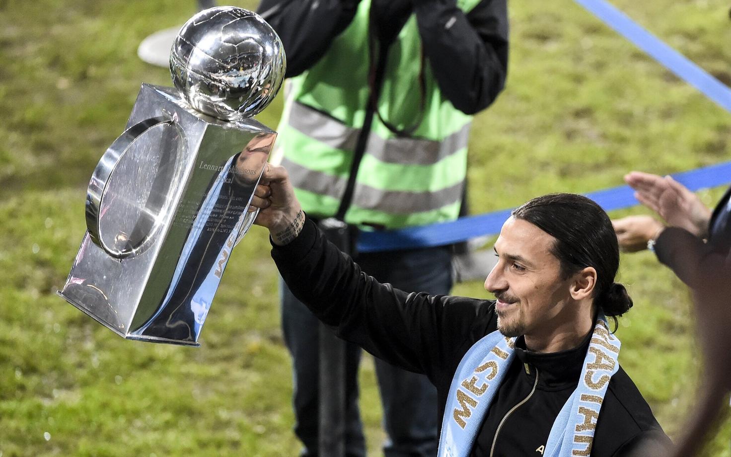 Zlatan Ibrahimovic Rootsi meistritrofeega