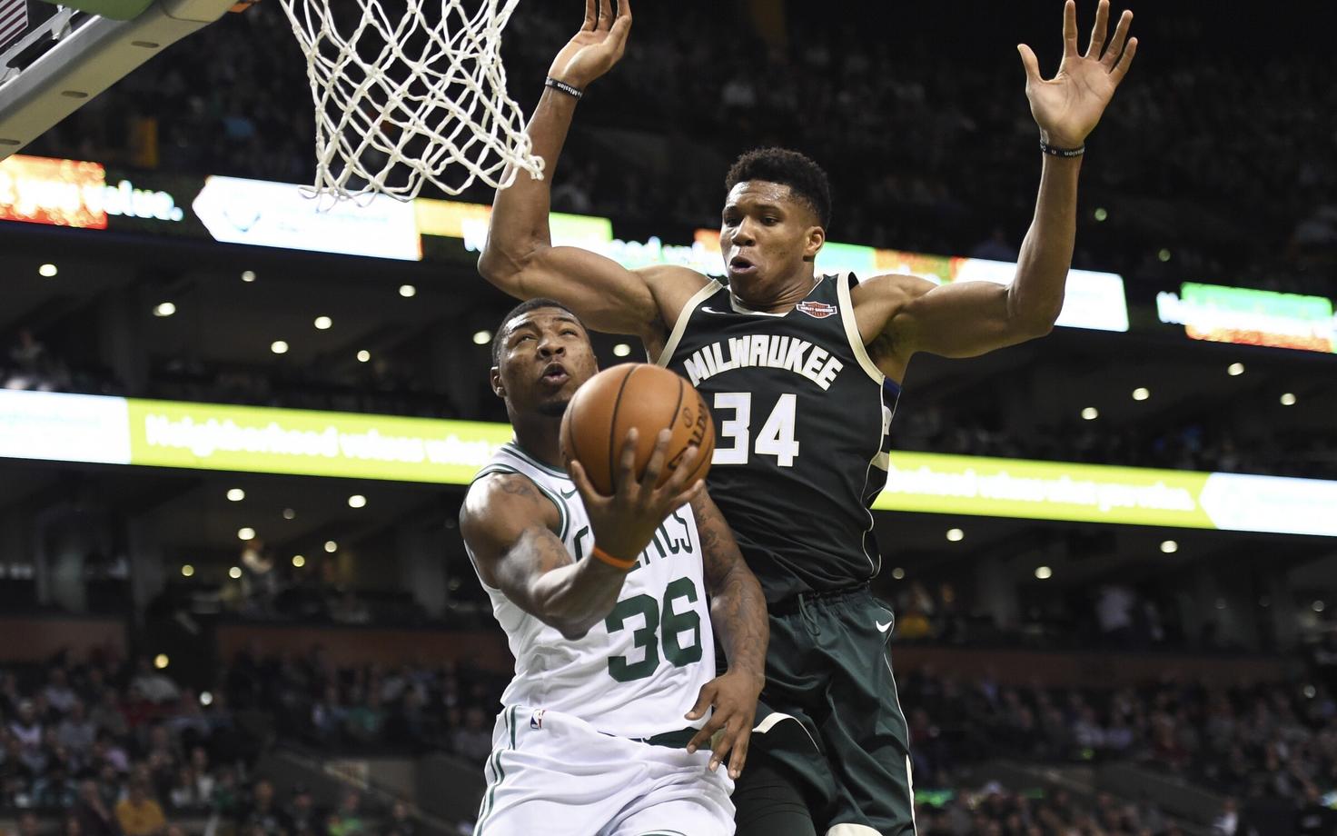 Marcus Smart (viskel) ja Giannis Antetokounmpo