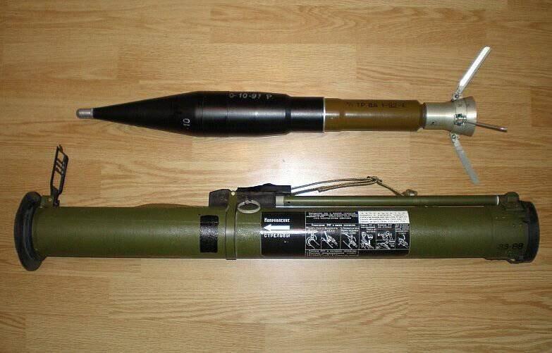 По неофициальной информации, автобус обстреляли из ручного гранатомета РПГ-26.