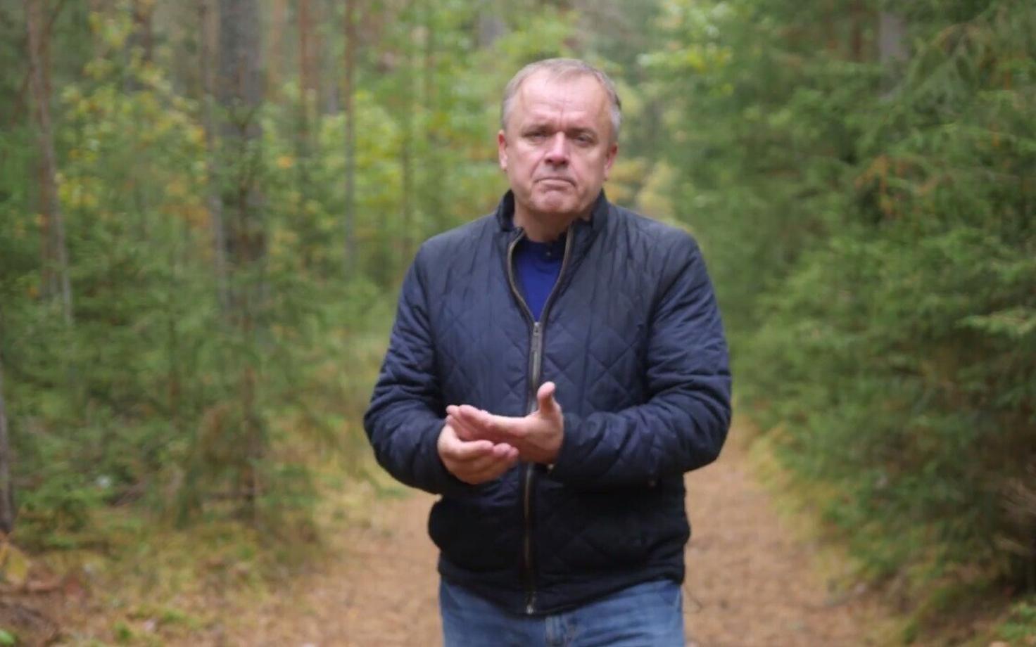 Allan Muuk Eesti Metsameistri tasutud videoklipis.