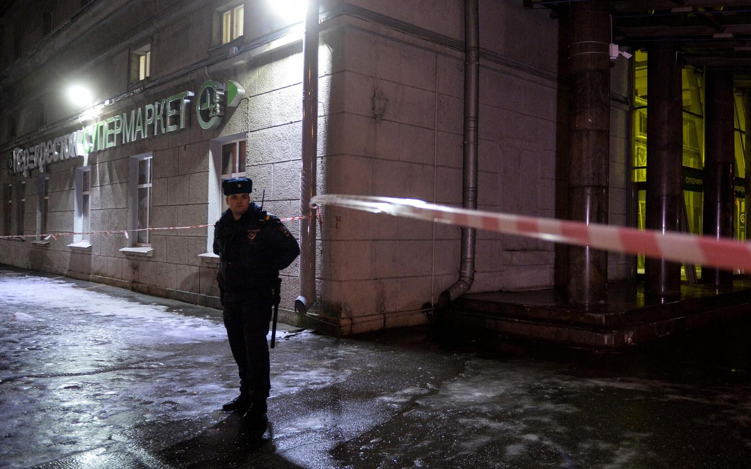 27. detsembri plahvatuse tagajärjed Peterburi supermarketis Perekrestok.
