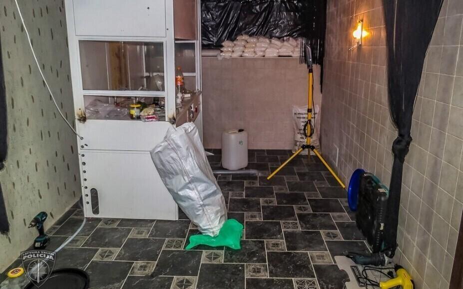 Ropaži piirkonnas asunud narkolabor, kust leiti 45 kilogrammi amfetamiini.