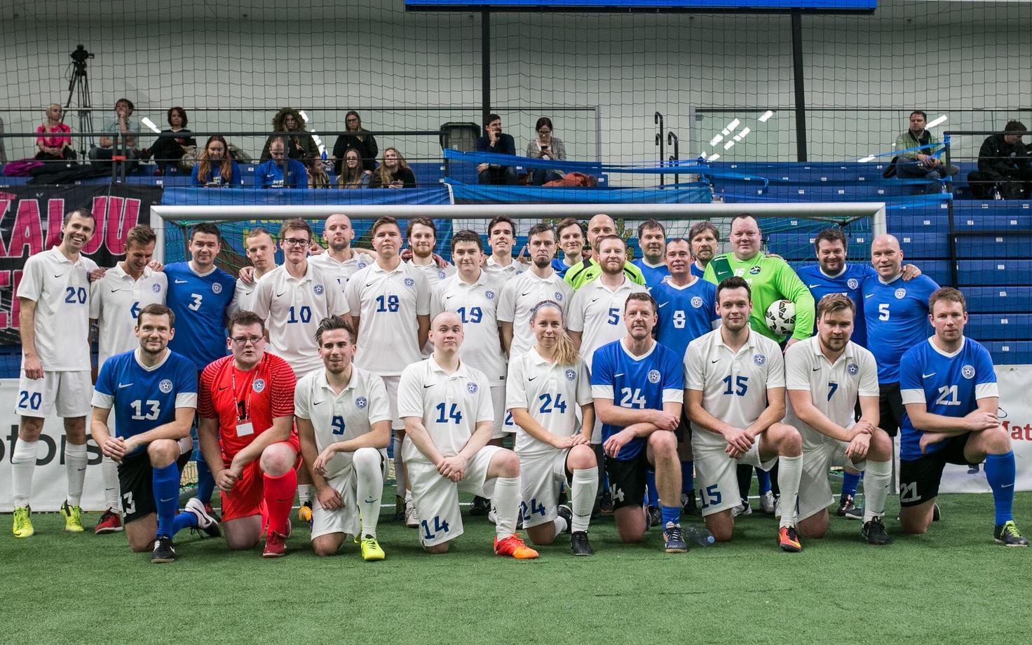 Spordiajakirjanikud ja jalgpallilegendid aastalõputurniiril