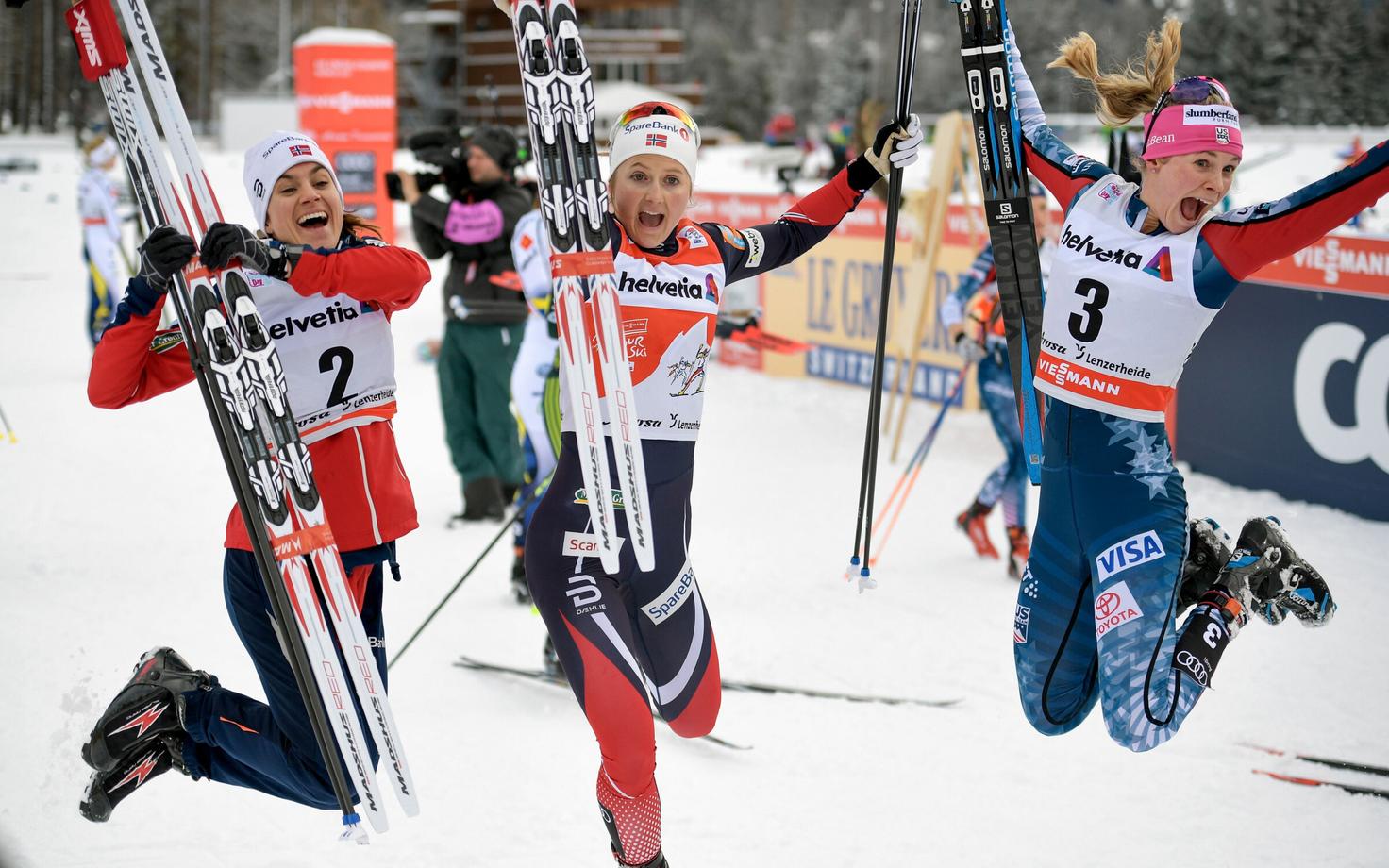 Heidi Weng (vasakult), Ingvild Flugstad Östberg ja Jessica Diggins.