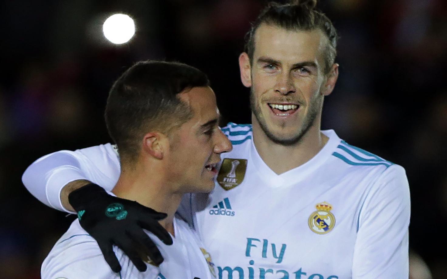 Gareth Bale (paremal) koos meeskonnakaaslase Lucas Vazqueziga väravat tähistamas.
