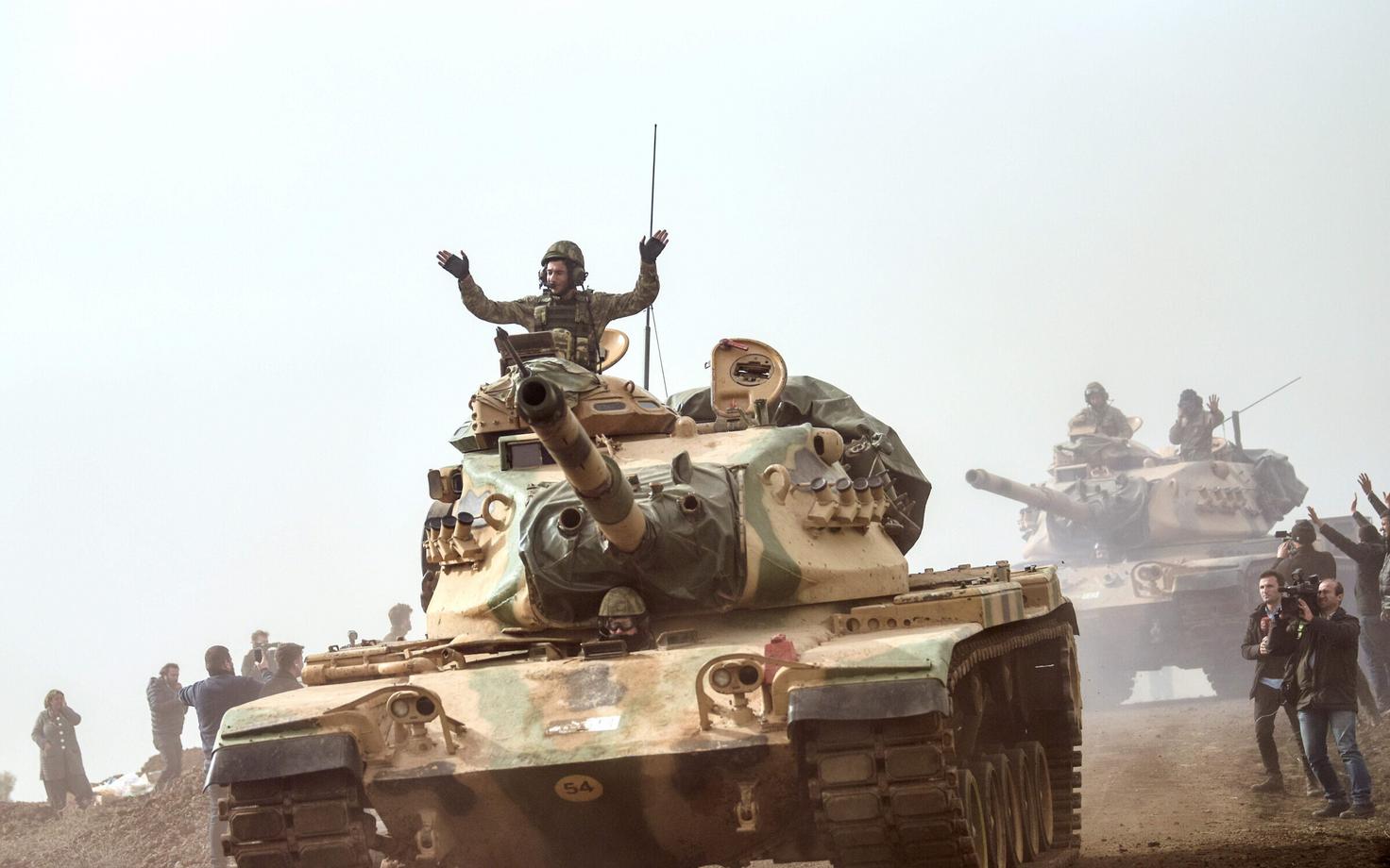 Türgi tank Süüria piiri lähistel.