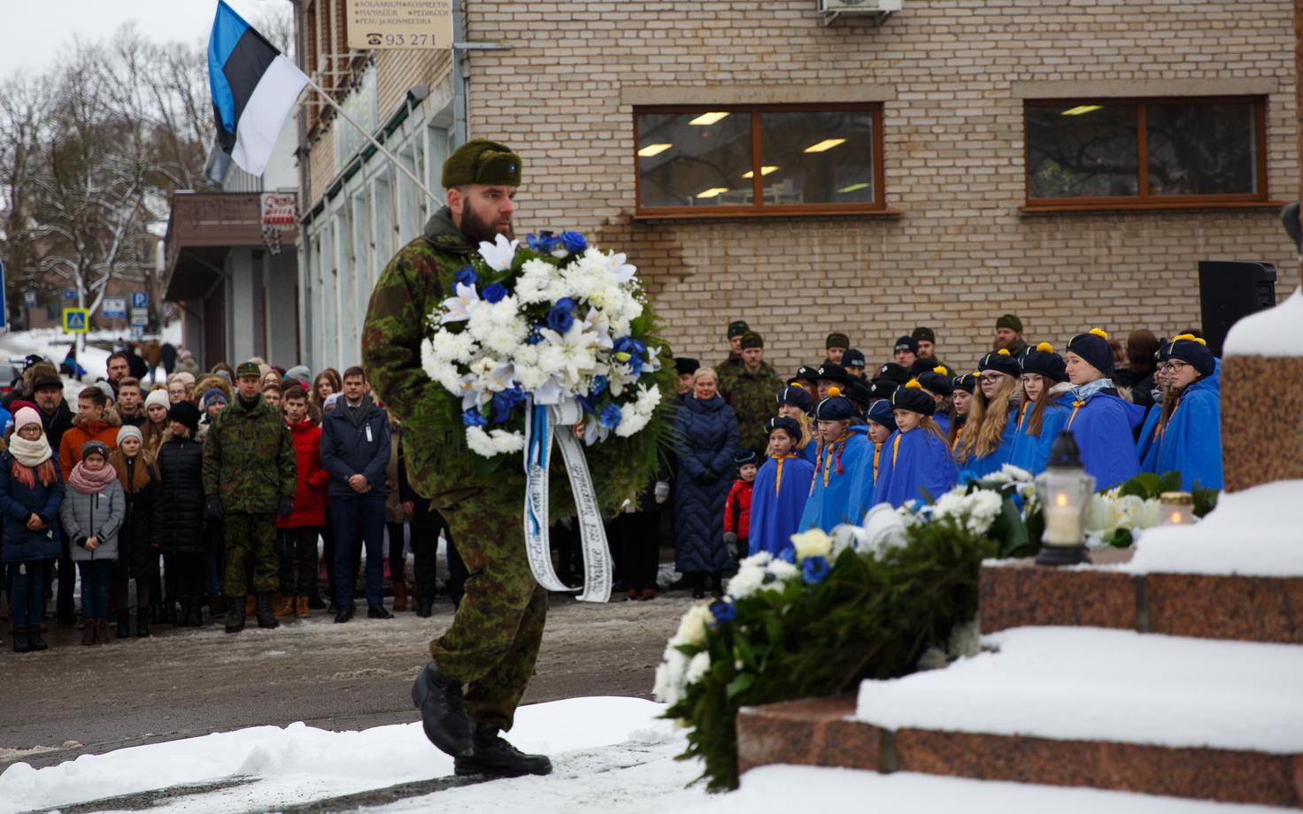 Возложение венков к мемориалу Свободы в Пылва