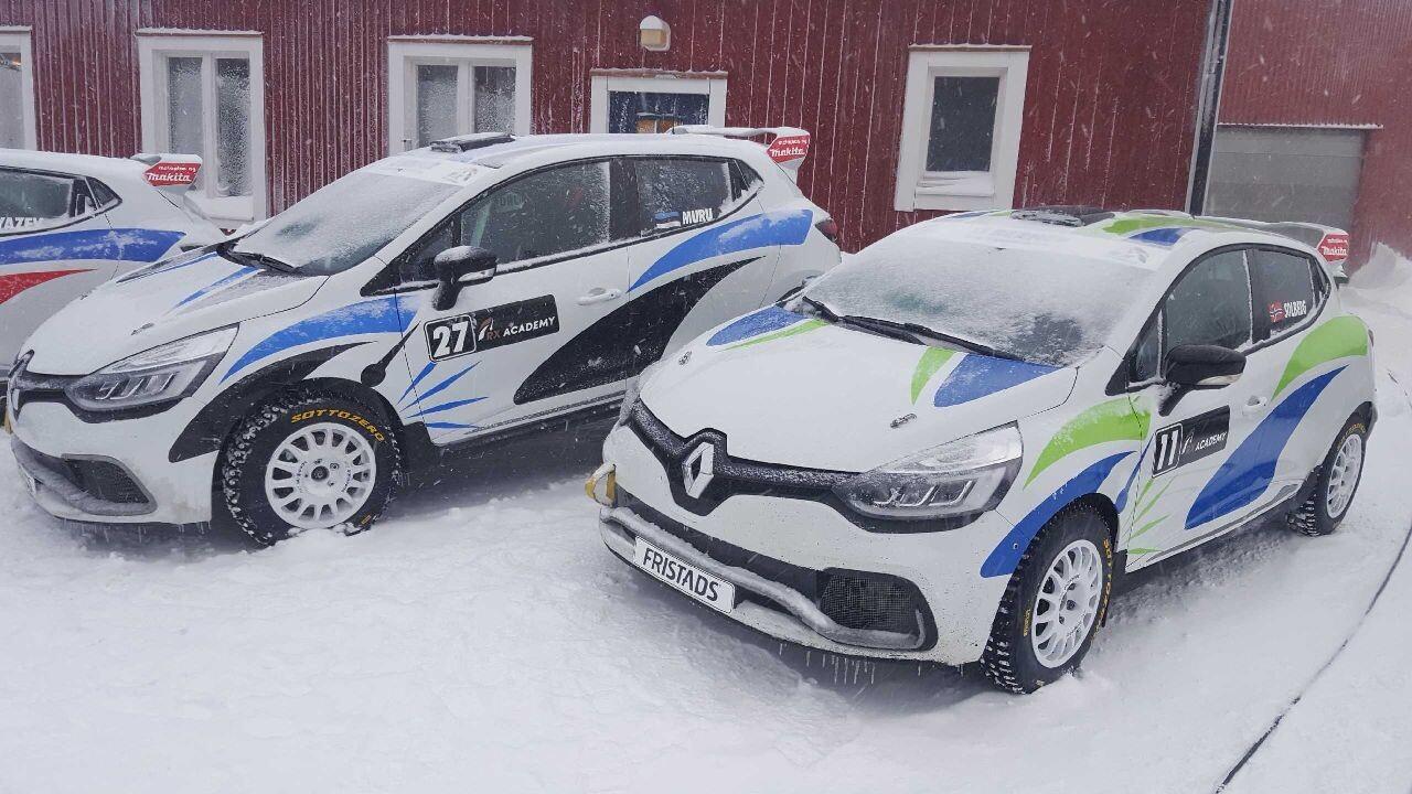 Muru ja Solbergi masinad ootamas rajale minekut